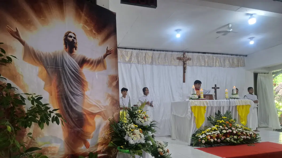 MINGGU PASKAH: Peringatan paskah yang digelar Jemaat Kelompok Doa Maria Dolorosa (KDMD) Singaraja. (Francelino Junior/Radar Buleleng)