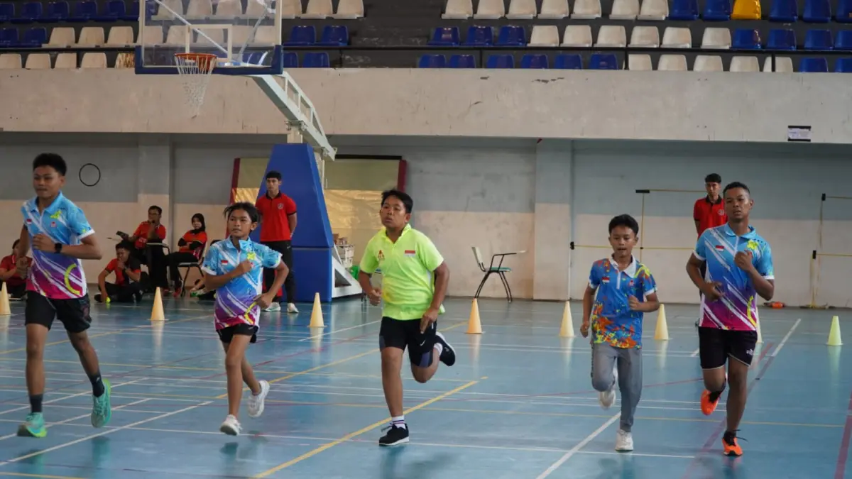 TES FISIK: Sejumlah atlet mengikuti tes fisik dalam rangka talent scouting yang digelar KONI Buleleng. (KONI Buleleng)