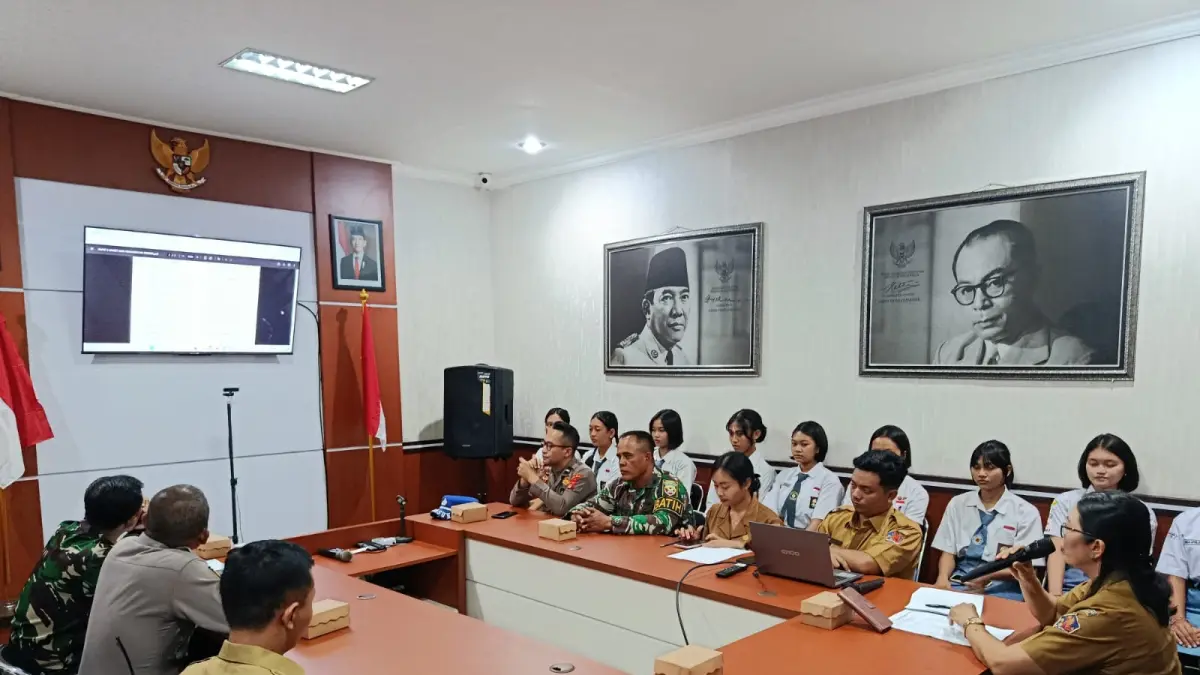 BAHAS PERSIAPAN: Suasana rapat pembahasan persiapan seleksi Paskibraka Provinsi Bali. Kesbangpol Buleleng akan mengirim 10 pasang paskibraka. (Pemkab Buleleng)