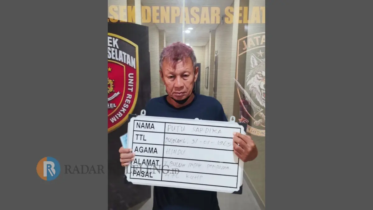 TERTANGKAP BASAH: Seorang kakek tertangkap basah setelah berulang kali mencuri helm di kawasan Sanur. (Polresta Denpasar)