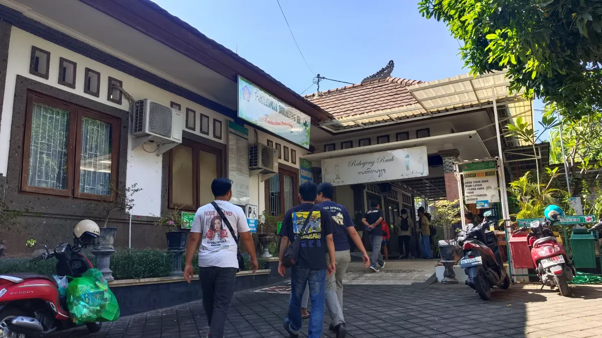 ZONA INTEGRITAS: Suasana di Puskesmas Buleleng III. Fasilitas kesehatan ini didorong meraih predikat Zona Integritas (ZI) dan Wilayah Bebas dari Korupsi (WBK). (Eka Prasetya/Radar Buleleng)