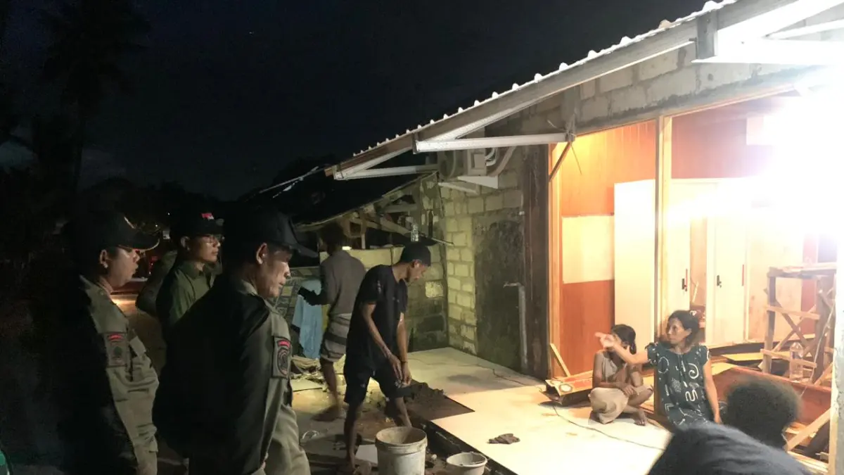 SIDAK: Pol PP Klungkung saat melakukan sidak duktang di Desa Ped, Nusa Penida. (Pol PP Klungkung)