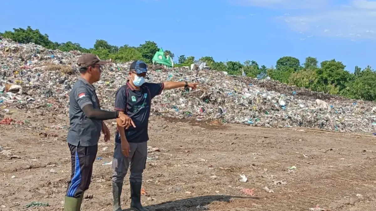 OVERLOAD: Kondisi di TPA Bengkala. Timbunan sampah di TPA tersebut sudah overload, sehingga memaksa pemerintah melakukan kebijakan pemilahan sampah berbasis sumber. (Pemkab Buleleng)
