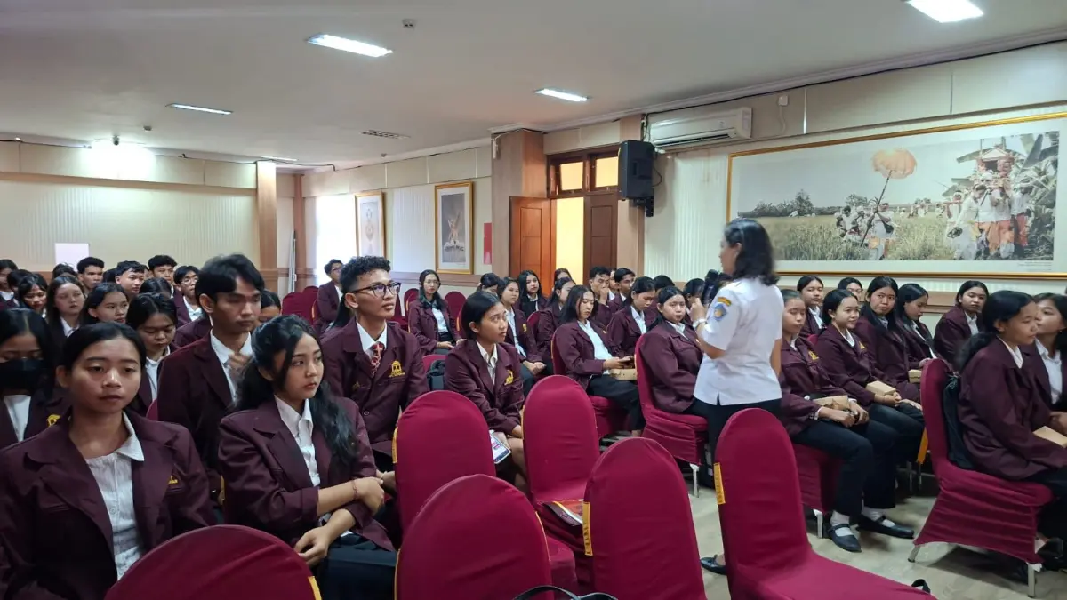 WAWASAN KEBANGSAAN: Sosialisasi wawasan kebangsaan kepada para mahasiswa di Institut Mpu Kuturan Singaraja. (Pemkab Buleleng)