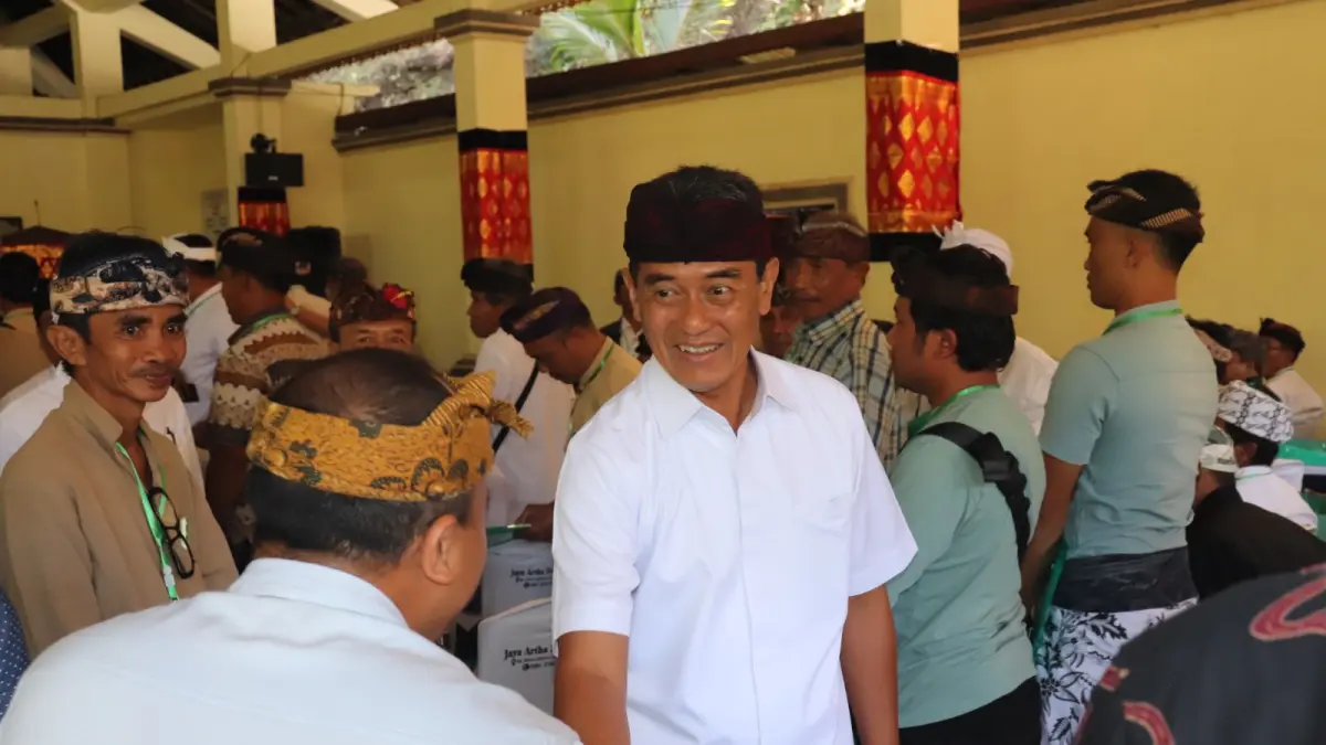HADIRI MAHASABHA: Wakil Bupati Buleleng, Gede Supriatna saat menghadiri Mahasabha VII Pemeluk Siwa Muka Bulakan Dalem Tamblingan di Desa Gobleg, pada Minggu (19/4/2026). (Pemkab Buleleng)