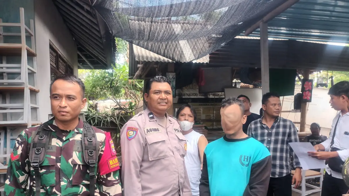 TANGKAP DPO: Aparat kepolisian menangkap seorang DPO Polda Jawa Timur. Ia sempat bersembunyi di Klungkung dengan bekerja sebagai buruh mebel. (Polres Klungkung)