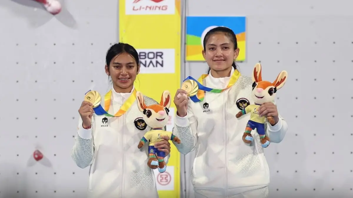 REBUT EMAS: Atlet panjat tebing asal Buleleng, Kadek Adi Asih (kiri) dan Desak Made Rita Kusuma Dewi (kanan) meraih medali emas pada ajang Asian Beach Games 2026. (NOC Indonesia)