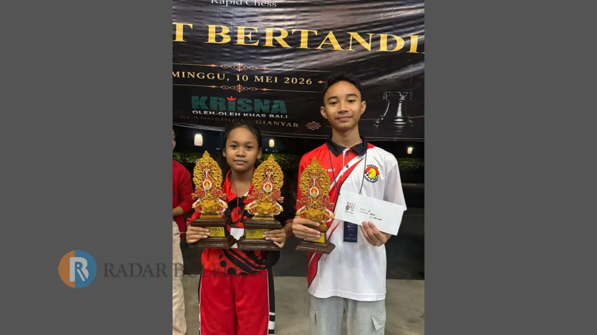 RAIH PRESTASI: Atlet catur asal Buleleng, Putu Paramitha Parameswari dari SD Negeri 3 Kaliasem (kiri) berhasil meraih dua penghargaan sekaligus pada Rapid Chess Tournament Open 2026. (Percasi Buleleng)