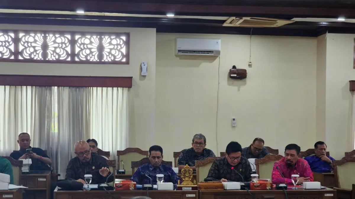 RDP: Rapat dengar pendapat (RDP) Pansus TRAP DPRD Bali dengan PT Bali Turtle Island Development (BTID) di DPRD Bali, pada Senin (11/5/2026). (Ni Kadek Novi Febriani/Radar Bali)