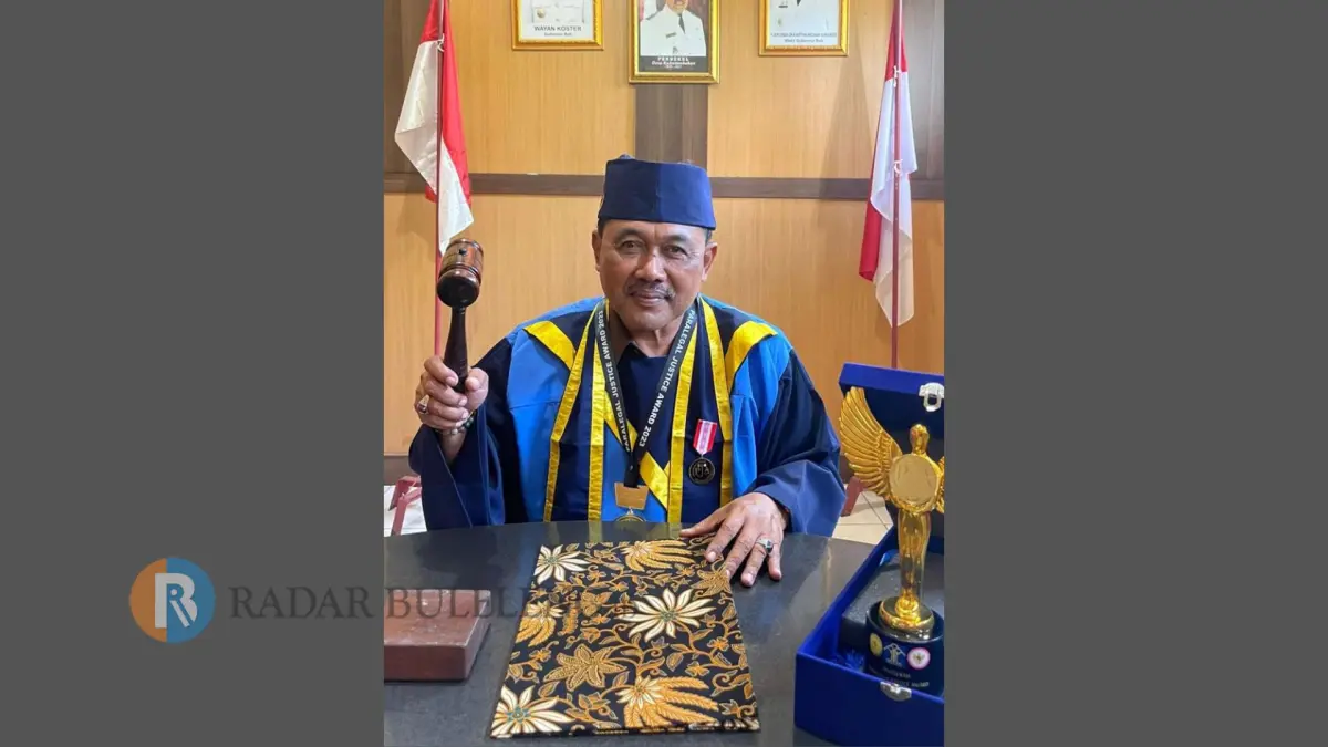 HAKIM DESA: Perbekel Kubutambahan, Gede Pariadnyana. Ia menjadi mediator untuk menyelesaikan sengketa di desa, tanpa harus melalui pengadilan. (Pemdes Kubutambahan)