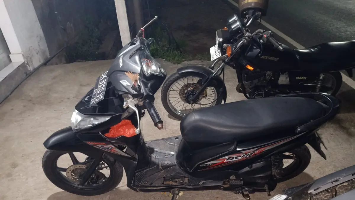 KECELAKAAN: Sepeda motor honda beat yang terlibat kecelakaan dengan sepeda motor yang dikemudikan WNA. (Polres Buleleng)