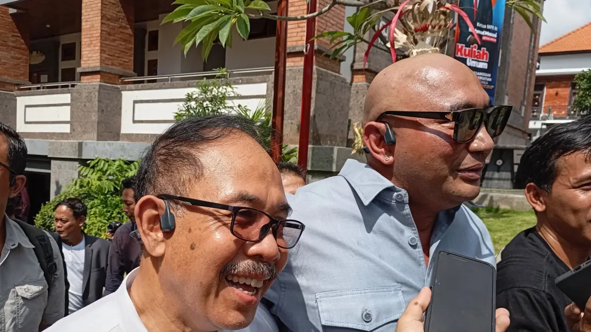 MAKIN DEKAT: Ketua DPD Gerindra Bali, Made Muliawan Arya alias De Gadjah (kanan) dengan Ketut Putra Sedana alias Dokter Caput di Buleleng pada Jumat (15/5/2026) lalu. (Francelino Junior/Radar Buleleng)