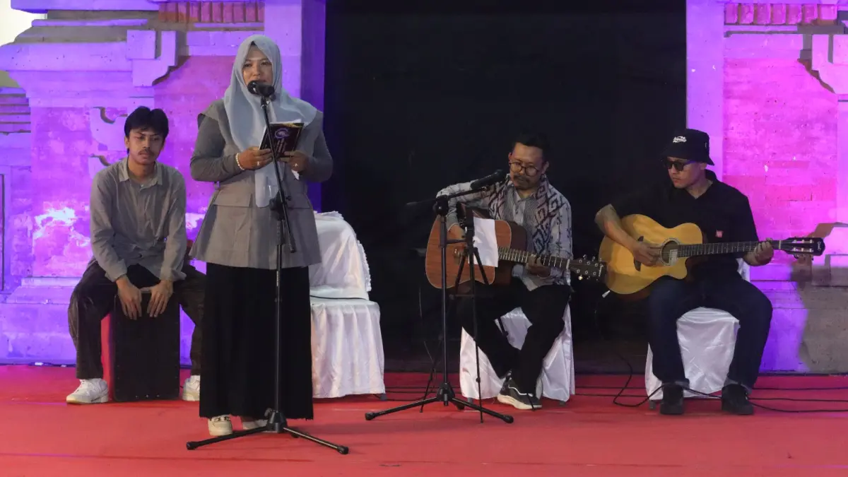 MUSIKALISASI PUISI: Suasana musikalisasi puisi serangkaian Hari Kebangkitan Nasional di Wantilan Sasana Budaya, Buleleng, pada Sabtu (23/5/2026) lalu. (Pemkab Buleleng)