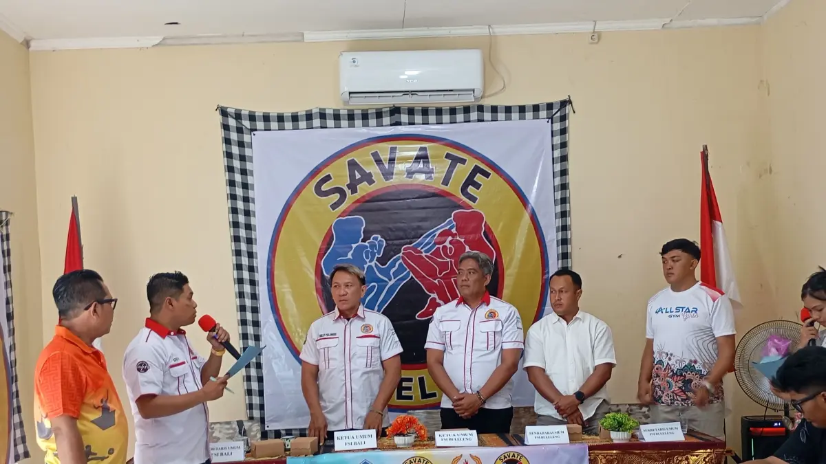 PENGURUS ANYAR: Suasana pelantikan pengurus Federasi Savate Indonesia (FSI) Buleleng. Olahraga beladiri asal Prancis tersebut mulai digeluti generasi muda di Buleleng. (Francelino Junior/Radar Buleleng)