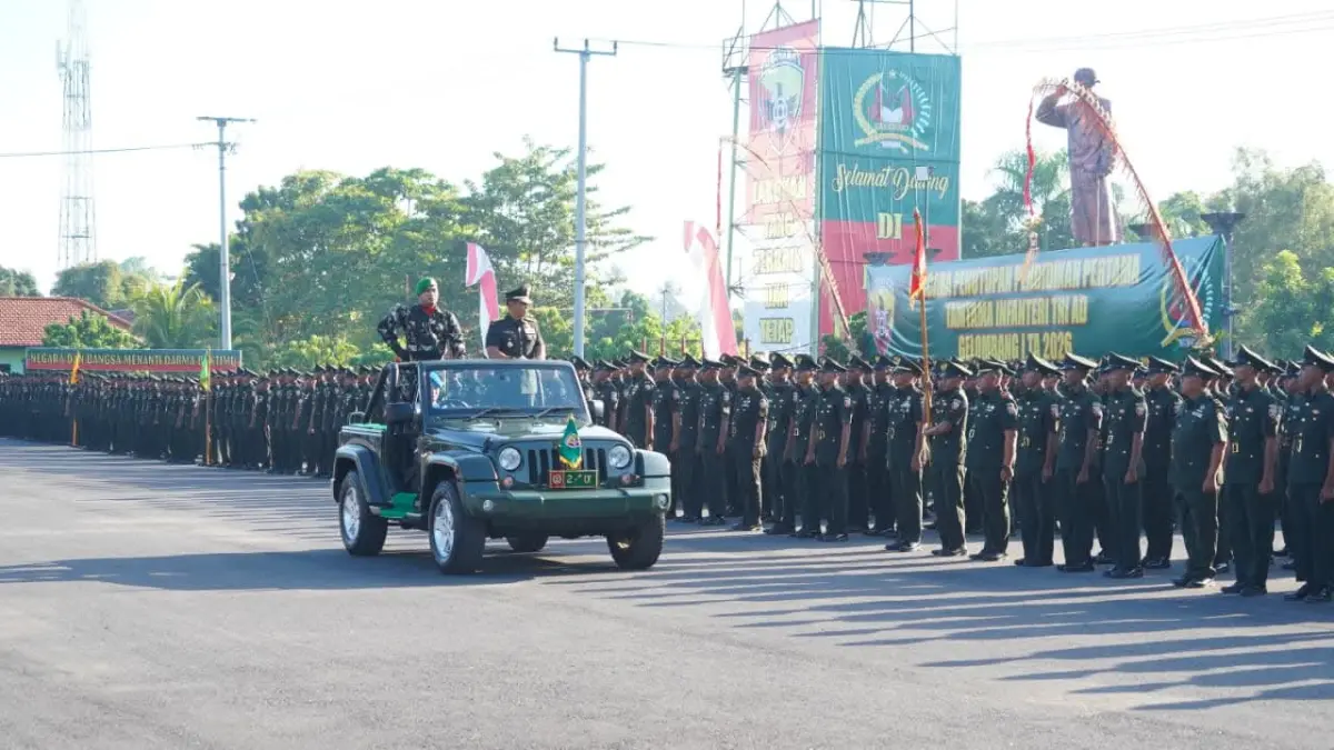 PRAJURIT ANYAR: Upacara Penutupan Pendidikan Pertama Tamtama (Dikmata) Infanteri TNI Angkatan Darat di Secata Rindam IX/Udayana, Buleleng. (Kodam IX/Udayana)