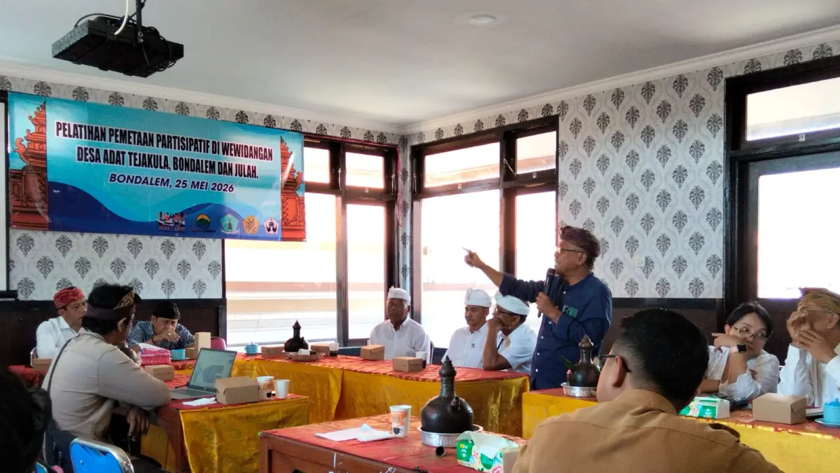 BAHAS TAPAL BATAS: Suasana pertemuan di Sekretariat Desa Adat Bondalem membahas tapal batas desa adat di Kecamatan  Tejakula. (Pemkab Buleleng)