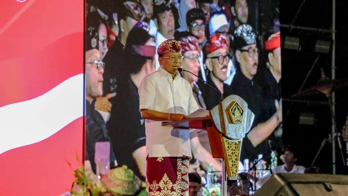 BULAN BUNG KARNO: Gubernur Bali, Wayan Koster saat membuka Bulan Bung Karno di Taman Budaya Bali pada Senin (1/6/2026) malam. (Pemkab Buleleng)