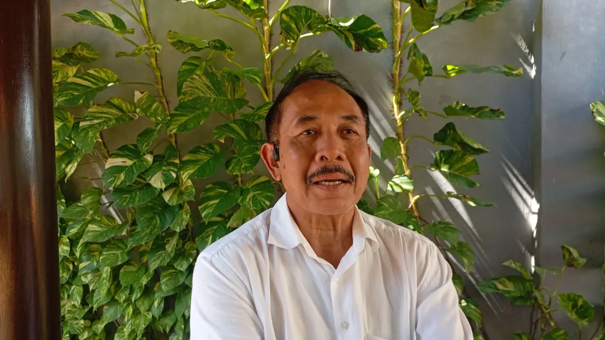 BICARA POLITIK: Ketut Putra Sedana alias Dokter Caput bicara soal peluang dirinya bergabung dengan Gerindra. (Francelino Junior/Radar Buleleng)