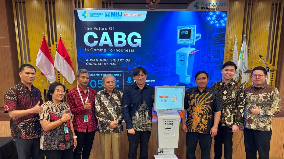 TEKNOLOGI ANYAR: Tim dokter bedah jantung dan pembuluh darah di RSUP Prof. Ngoerah, Sanglah, menghadirkan teknologi baru bernama Medistim MiraQ Cardiac untuk operasi bypass jantung koroner. (Marsellus Pampur/Radar Bali)