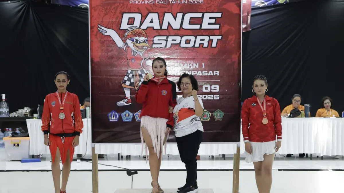 RAIH MEDALI: Salah  satu atlet dancesport Buleleng berhasil meraih medali emas pada ajang Porjar Bali 2026. (IODI Buleleng)