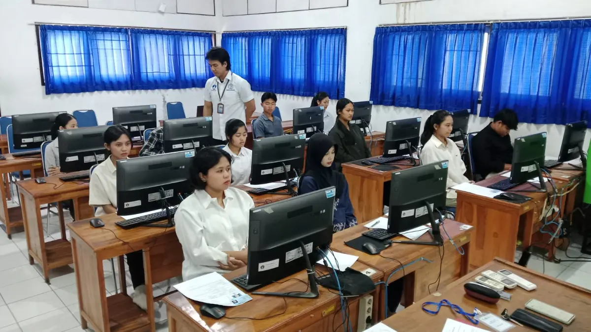 SELEKSI MASUK: Suasana seleksi masuk perguruan tinggi di Universitas Pendidikan Ganesha. (Undiksha)