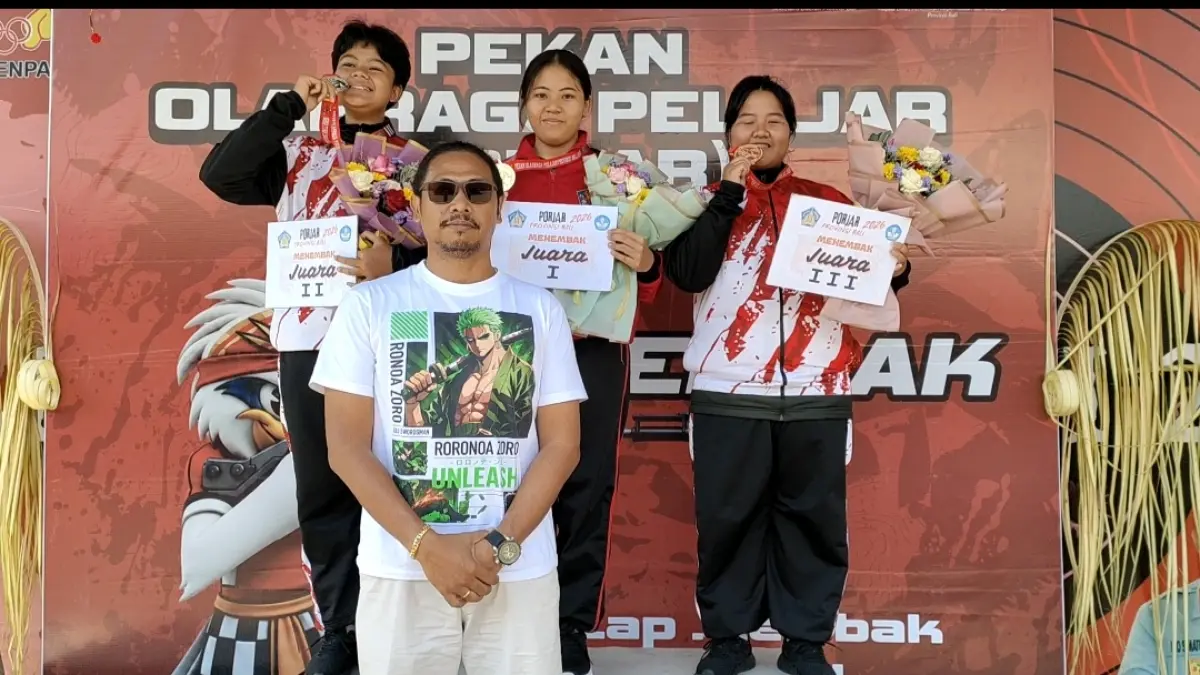 RAIH EMAS: Atlet menembak Buleleng berhasil meraih medali emas pada ajang Pekan Olahraga Pelajar (Porjar) Buleleng 2026. (Perbakin Buleleng)