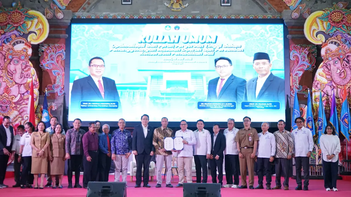 SEPAKAT KERJASAMA: Para pimpinan Perguruan Tinggi Negeri dan Swasta di Bali, beserta Kementerian Pendidikan Tinggi, Sains, dan Teknologi sepakat membentuk konsorsium untuk memajukan pendidikan di Bali. Kesepakatan itu dilakukan di Universitas Pendidikan Ganesha. (Undiksha)