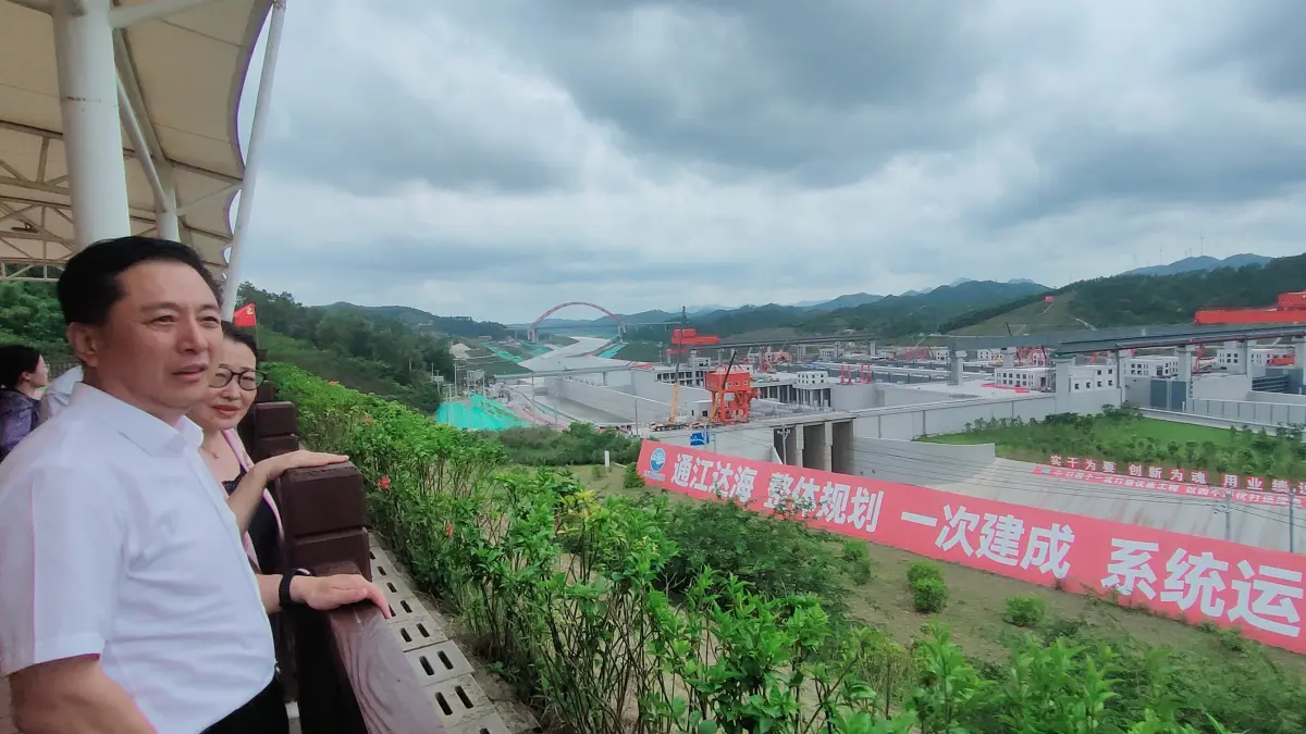 PINGLU CANAL: Proyek Pinglu Canal di Provinsi Guangxi, Tiongkok. Lokasi ini akan menjadi salah satu titik pelabuhan di pegunungan. (Eka Prasetya/Radar Buleleng)