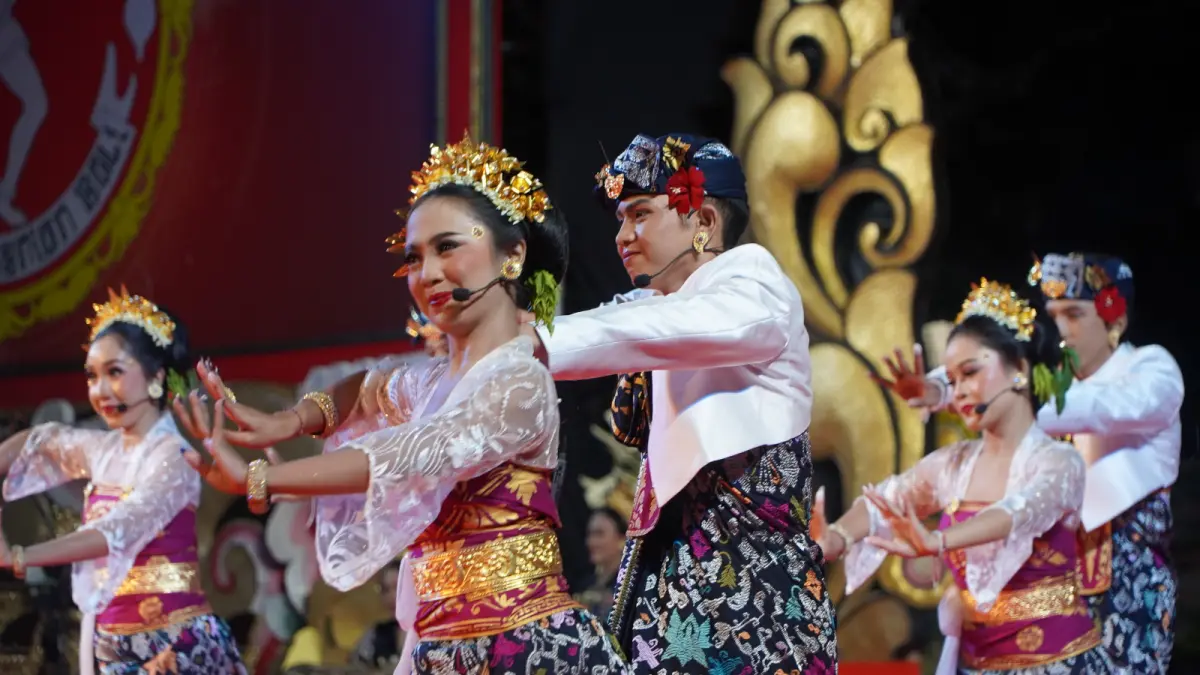 GONG KEBYAR WANITA: Penampilan para penari dari Sanggar Seni Mada Jana Mukti, Kabupaten Buleleng, dalam ajang penampilan gong kebyar di Pesta Kesenian Bali 2026. (Pemkab Buleleng)
