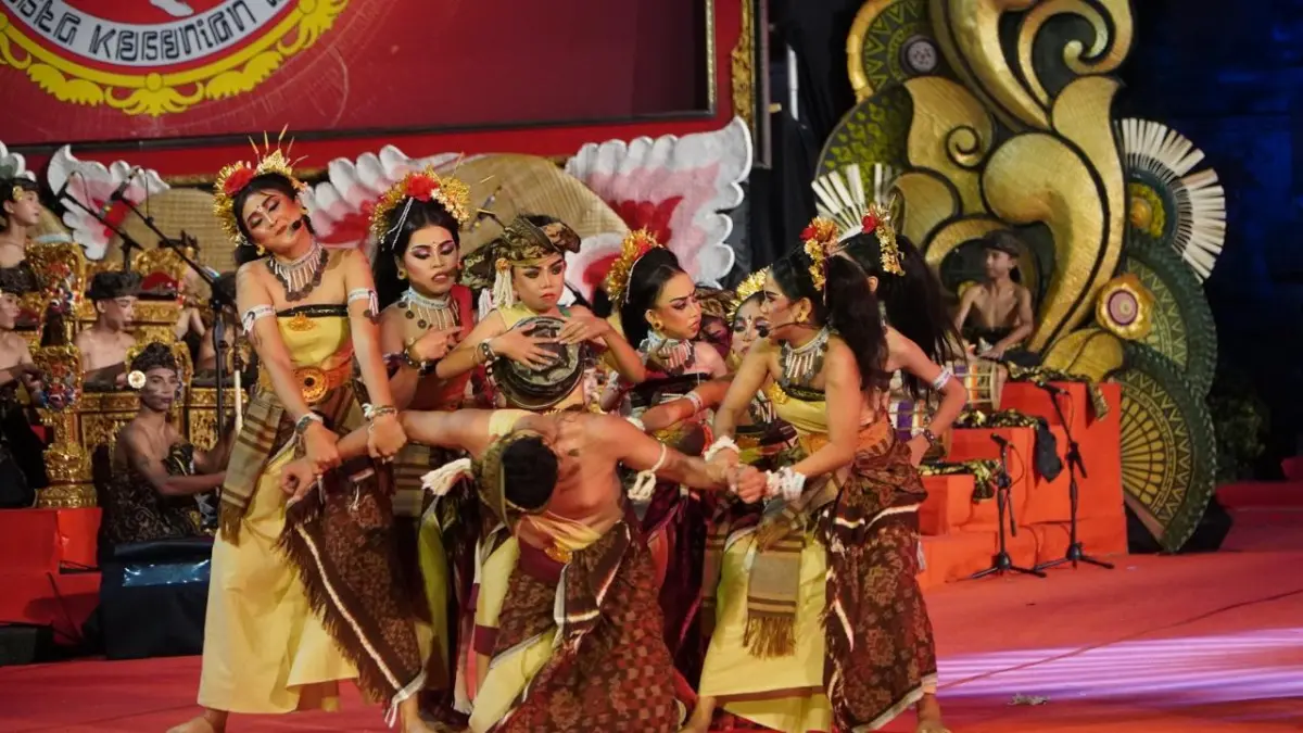 CERIA: Penampilan Sanggar Seni Suara Mustika dalam ajang Pesta Kesenian Bali (PKB) 2026 di Panggung Terbuka Ardha Candra, Taman Budaya Bali. (Pemkab Buleleng)