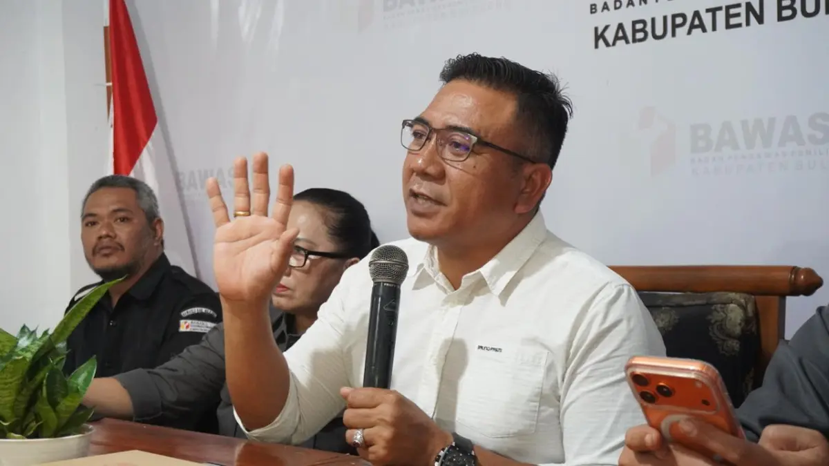 RAPAT KOORDINASI: Koordinator Divisi Penanganan Pelanggaran, Data dan Informasi Bawaslu Bali, I Wayan Wirka dalam rapat koordinasi di Bawaslu Buleleng. (Bawaslu Buleleng)