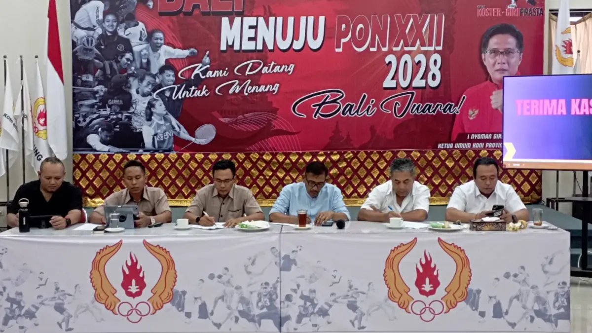 BAHAS PORPROV: Suasana rapat pembahasan pelaksanaan Pekan Olahraga Provinsi (Porprov) Bali 2027 di KONI Bali. (Marsellus Pampur/Radar Bali)