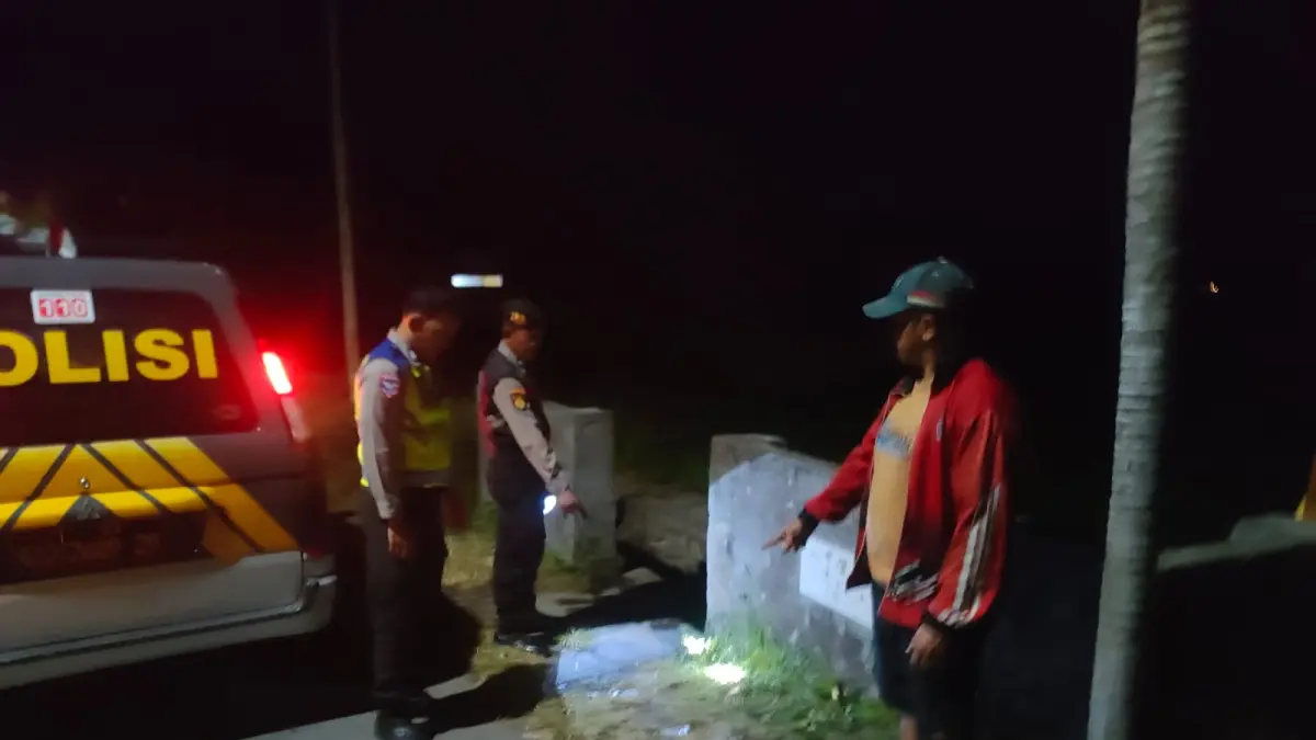 OLAH TKP: Aparat kepolisian melakukan olah TKP lokasi pencurian sepeda motor di Desa Giri Emas, Buleleng. (Polres Buleleng)