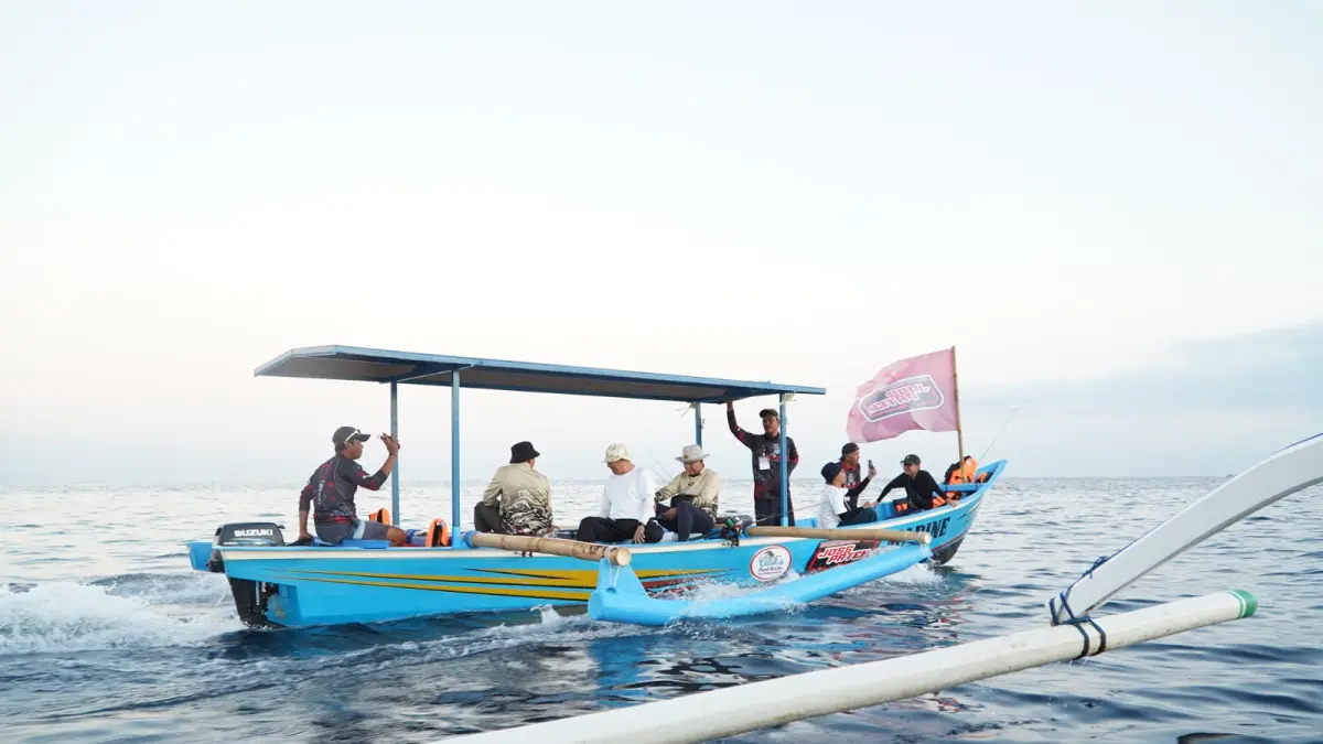 CARI SPOT GACOR: Suasana lomba memancing di perairan Desa Kerobokan, Kabupaten Buleleng. (Pemkab Buleleng)