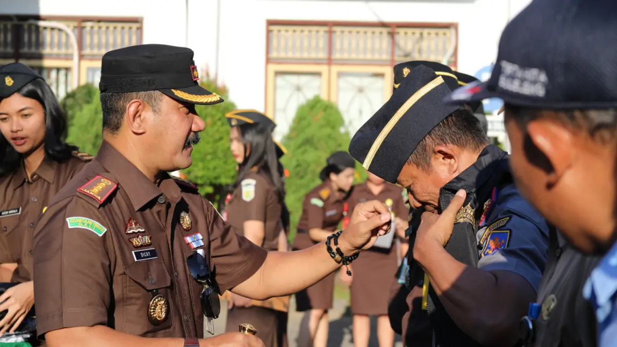 BENTUK KLUB: Kepala Kejaksaan Negeri Buleleng, Dicky Darmawan (kiri) membentuk sejumlah klub untuk mempererat sinergi. (Kejari Buleleng)