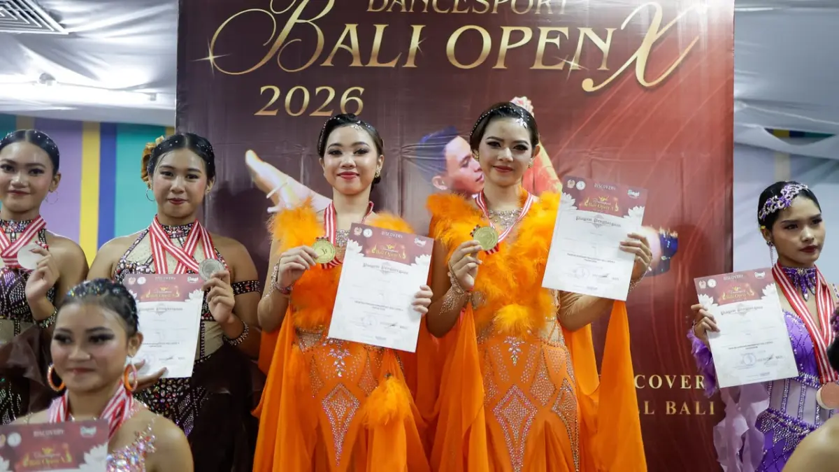 RAIH MEDALI: Atlet dancesport Buleleng berhasil meraih medali pada ajang Bali Open National X 2026. (IODI Buleleng)