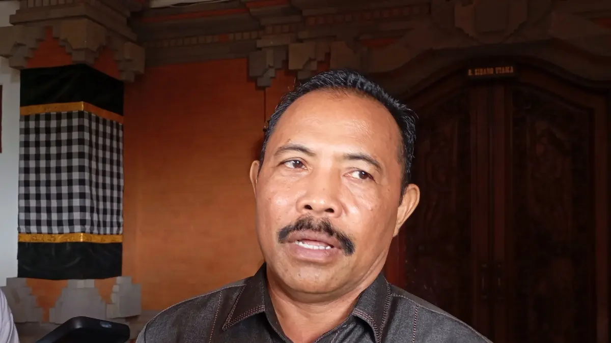 BICARA BANDARA: Ketua DPRD Buleleng, Ketut Ngurah Arya. (Francelino Junior/Radar Buleleng)