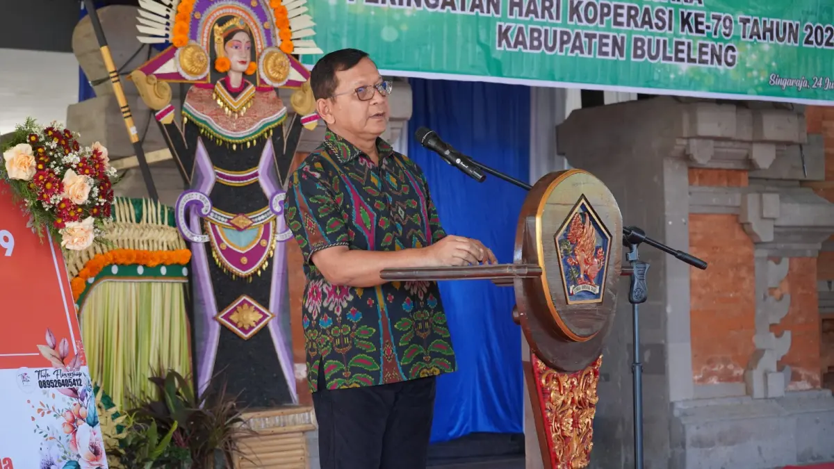 BICARA KOPERASI: Bupati Buleleng, I Nyoman Sutjidra mendorong agar koperasi mulai menggunakan teknologi digital dalam manajemen dan tata kelola. (Pemkab Buleleng)