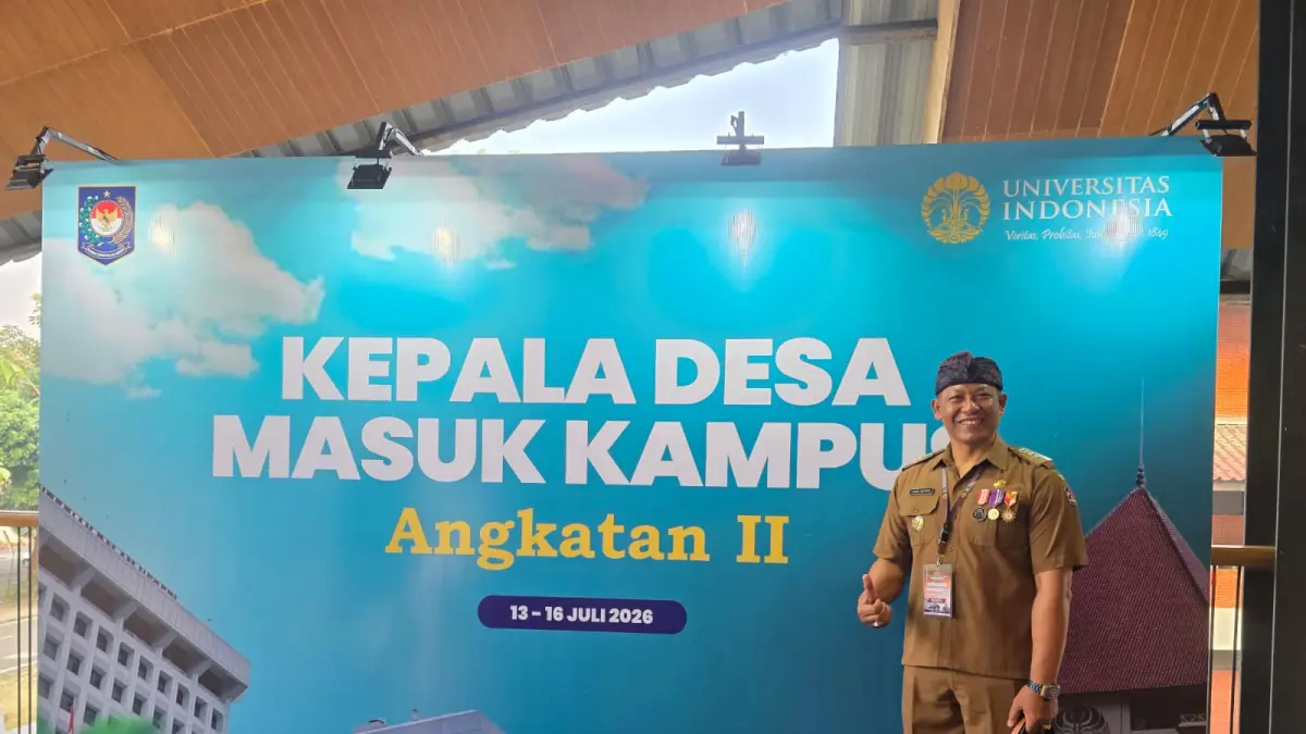 TERBAIK: Perbekel Gobleg, Made Separsa saat mengikuti kegiatan Kepala Desa Masuk Kampus di Universitas Indonesia. (Pemdes Gobleg)