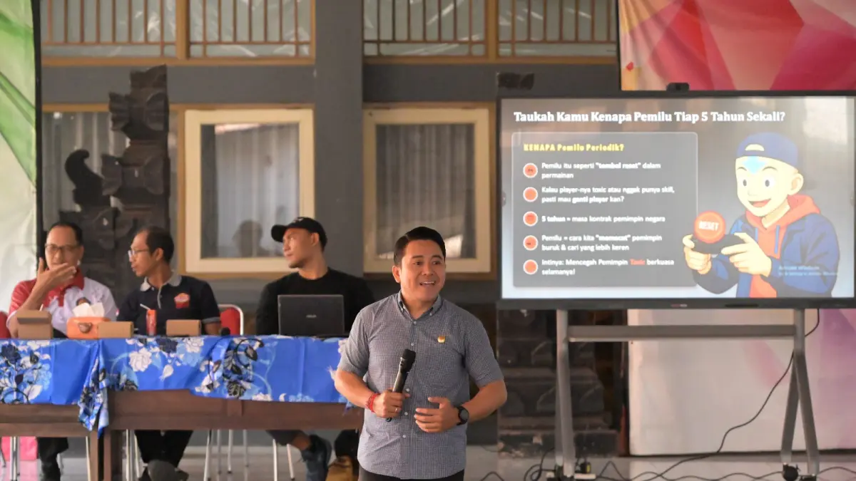 PENDIDIKAN POLITIK: Suasana sosialisasi dan pendidikan politik kepada siswa di SMAN 1 Seririt. (KPU BUleleng)