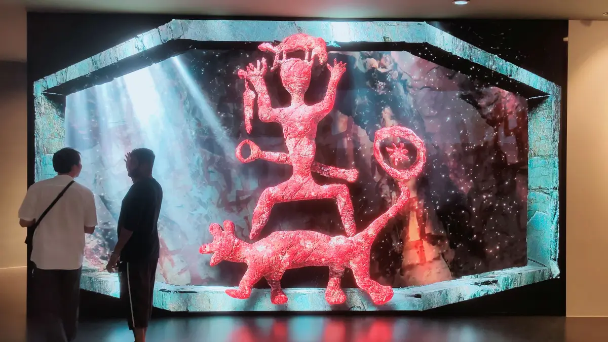 JEJAK SEJARAH: Suasana di Museum Etnis Zhuang, Provinsi Guangxi, Tiongkok. Musuem ini menyimpan relief dan berbagai artefak yang terkait dengan suku Zhuang di Tiongkok. (Eka Prasetya/Radar Buleleng)