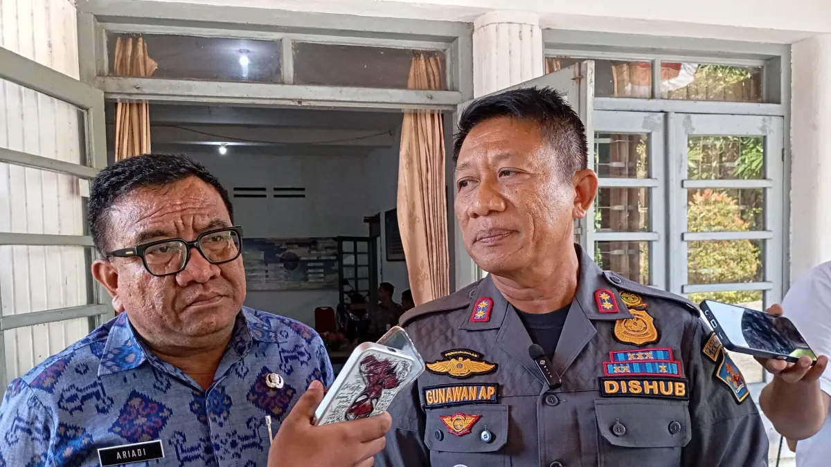 PENGALIHAN ARUS: Kepala Dinas Perhubungan  Buleleng, Gede Gunawan Adnyana Putra, menjelaskan pengalihan arus lalu lintas di Kota Singaraja. (Francelino Junior/Radar Buleleng)