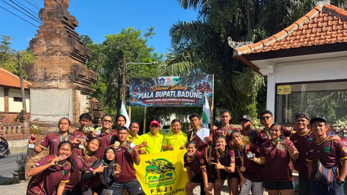 RAIH MEDALI: Atlet arung jeram Buleleng berhasil meraih medali pada ajang Bupati Badung Cup 2026. (FAJI Buleleng)