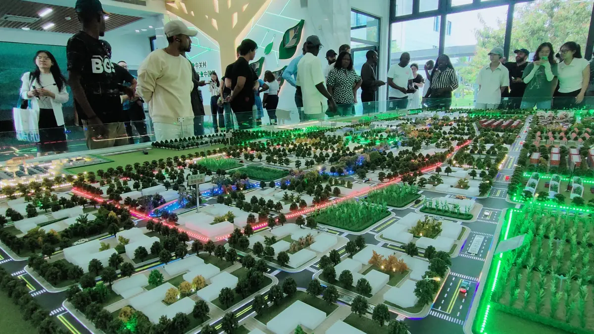 PUSAT INOVASI: Suasana di Beijing Jingwa Agricultural Science and Technology Innovation Center. Pusat inovasi ini memastikan seluruh teknologi dan inovasi bermanfaat bagi masyarakat. (Eka Prasetya/Radar Buleleng)