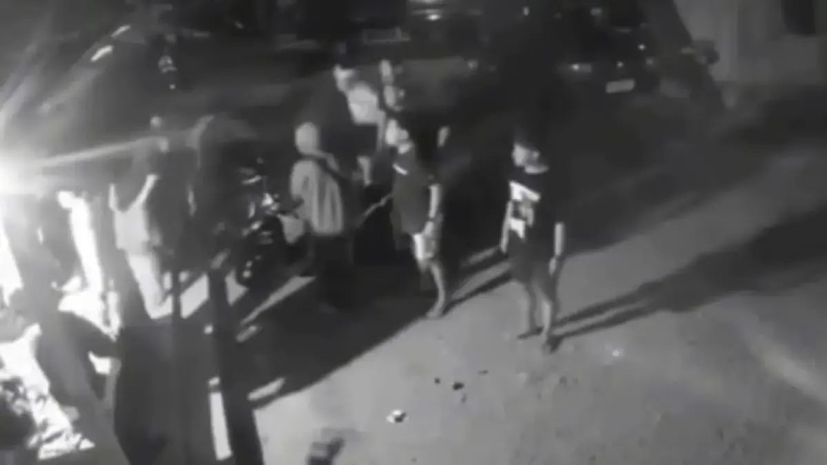 TEREKAM CCTV: Rekaman kamera CCTV yang memperlihatkan aksi pengeroyokan yang terjadi di Desa Taman, Kecamatan Abiansemal, Bali. (istimewa)