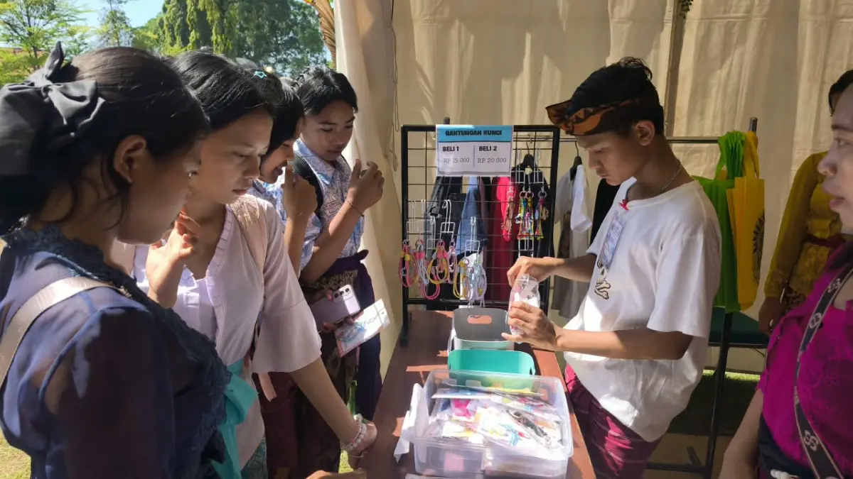 INKLUSIF: Suasana stand SLBN 1 Buleleng pada ajang Buleleng Festival 2026. (Pemkab Buleleng)