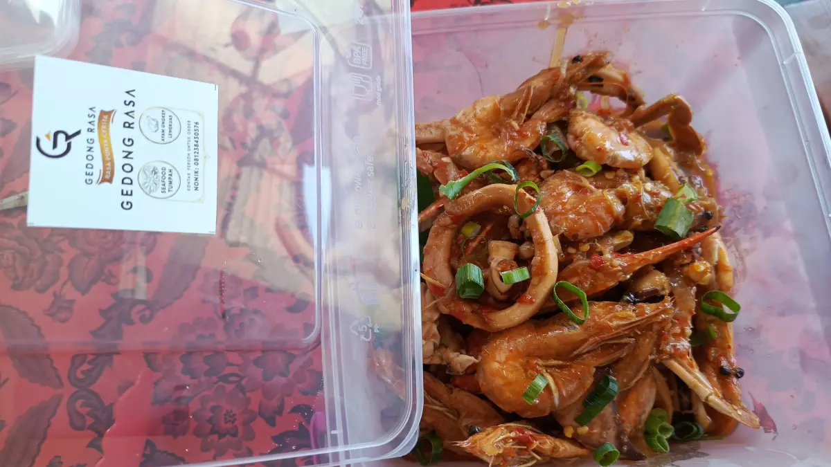 OLAHAN SEAFOOD: Salah satu olahan seaafod dari Gedong Rasa, salah satu warung rumahan di Badung Selatan. (I Wayan Widyantara/Radar Bali)