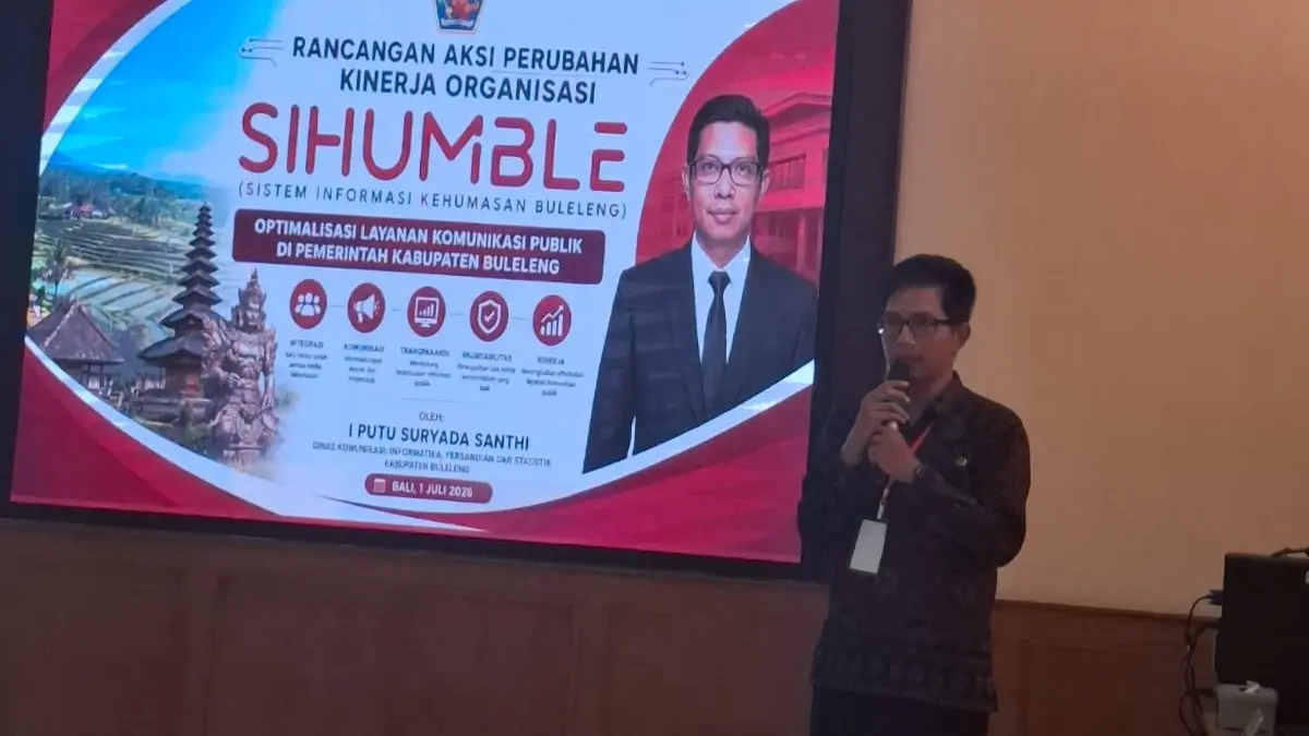 PROYEK PERUBAHAN: Kabid Pengelolaan Komunikasi Publik Dinas Kominfo Santi Buleleng, I Putu Suryada Santhi, saat melakukan presentasi program SIHUMBLE. (Pemkab Buleleng)