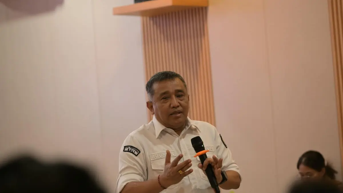 BICARA DEMOKRASI: Ketua KPU Bali, I Dewa Agung Gede Lidartawan saat bicara demokrasi di hadapan pemilih muda, mahasiswa, dan anggota organisasi kepemudaan di Buleleng. (KPU Buleleng)