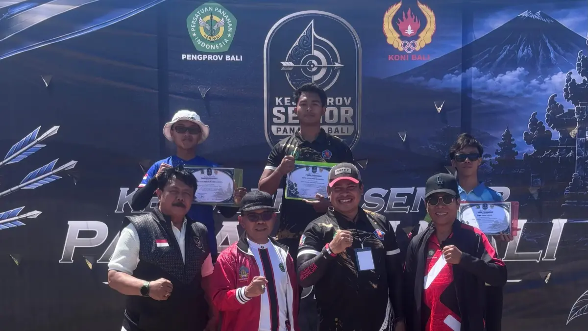 RAIH MEDALI: Atlet panahan Buleleng berhasil merebut medali emas pada ajang Kejurprov Panahan Bali. (Perpani Buleleng)